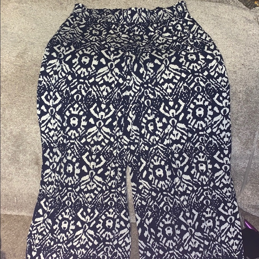 Flowy pattered pants